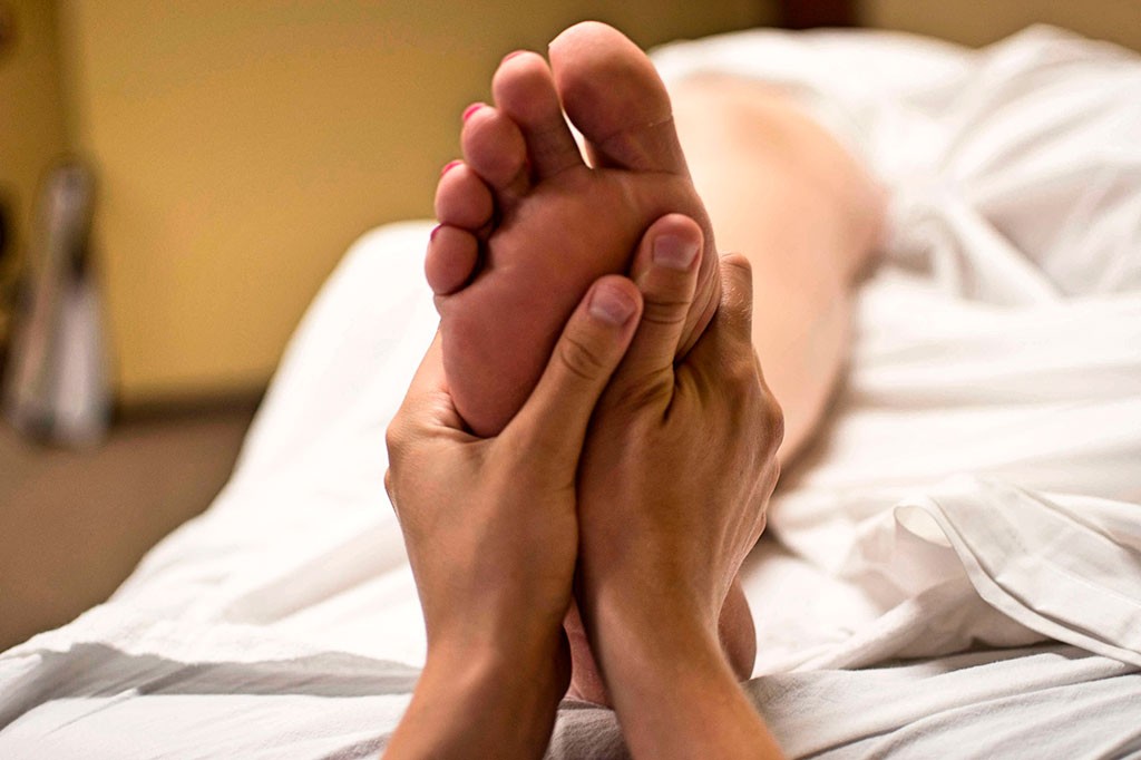 Masajes de pies o reflexología podal, Beneficios y contraindicaciones